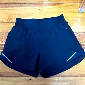 Lululemon hotty hots size 4 in navy